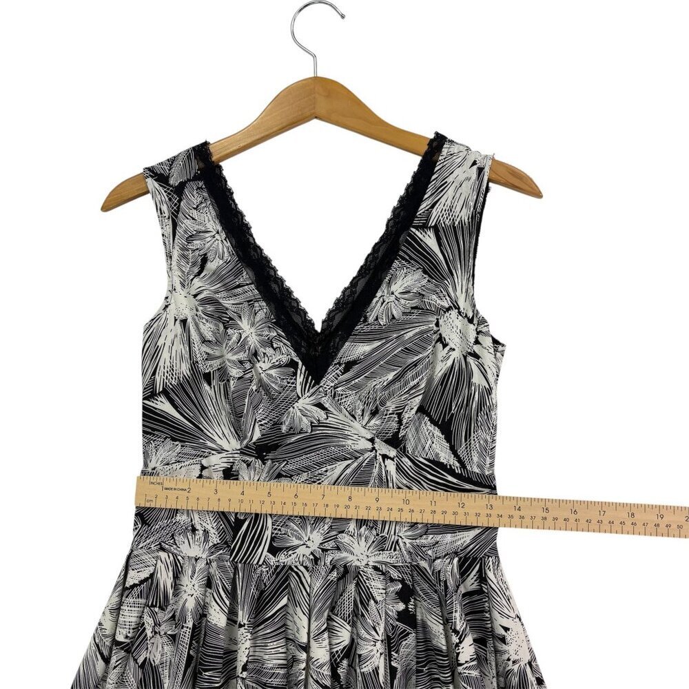 Adrianna Papell Black Ivory Floral Fit & Flare Dress Women’s Size 6 Lace V-Neck - Picture 9 of 10
